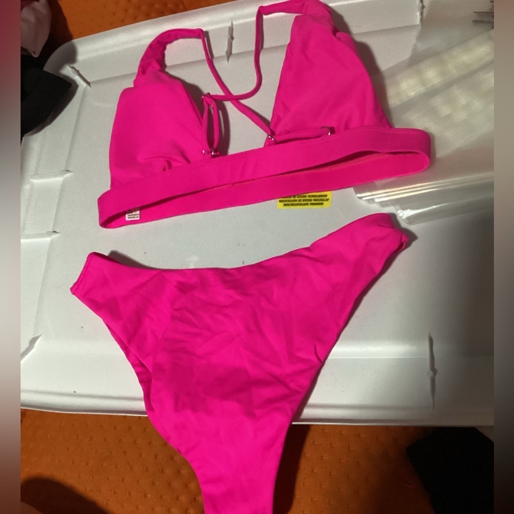 Women’s Bikini‎ Two Piece Hot Pink Swimsuit NWOT Size L - Picture 2 of 2